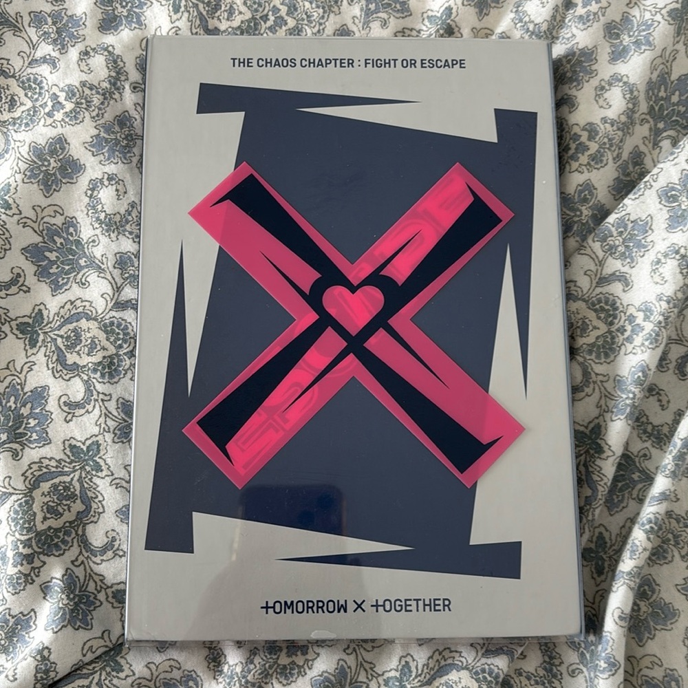 TXT CHAOS CHAPTER FIGHT OR ESCAPE ALBUM!! Includes most inclusions